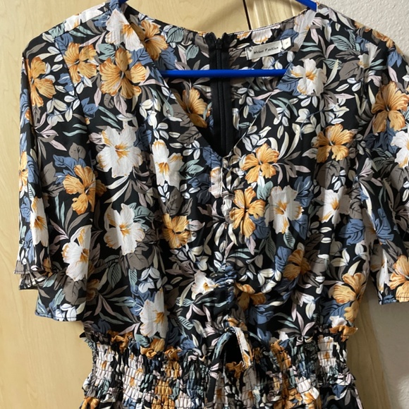 Women Small Gorgeous Floral Romper- Tie up adjustable front that can be worn dow - Picture 3 of 7